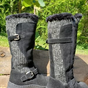 ..In those AppleBottom Jeans and Naturalizer Boots with the Fur size 6.5M