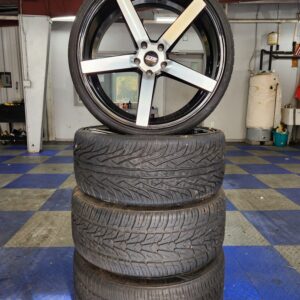 BEAUTIFUL 22" Set of 4 STR Racing Gloss Black Rims AND 30ZR Tires 95% Tread
