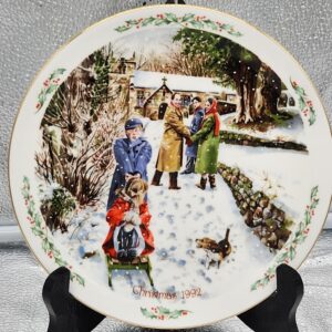 Vintage ROYAL DOULTON Christmas Plate 1992 - GOING TO CHURCH - Made in UK