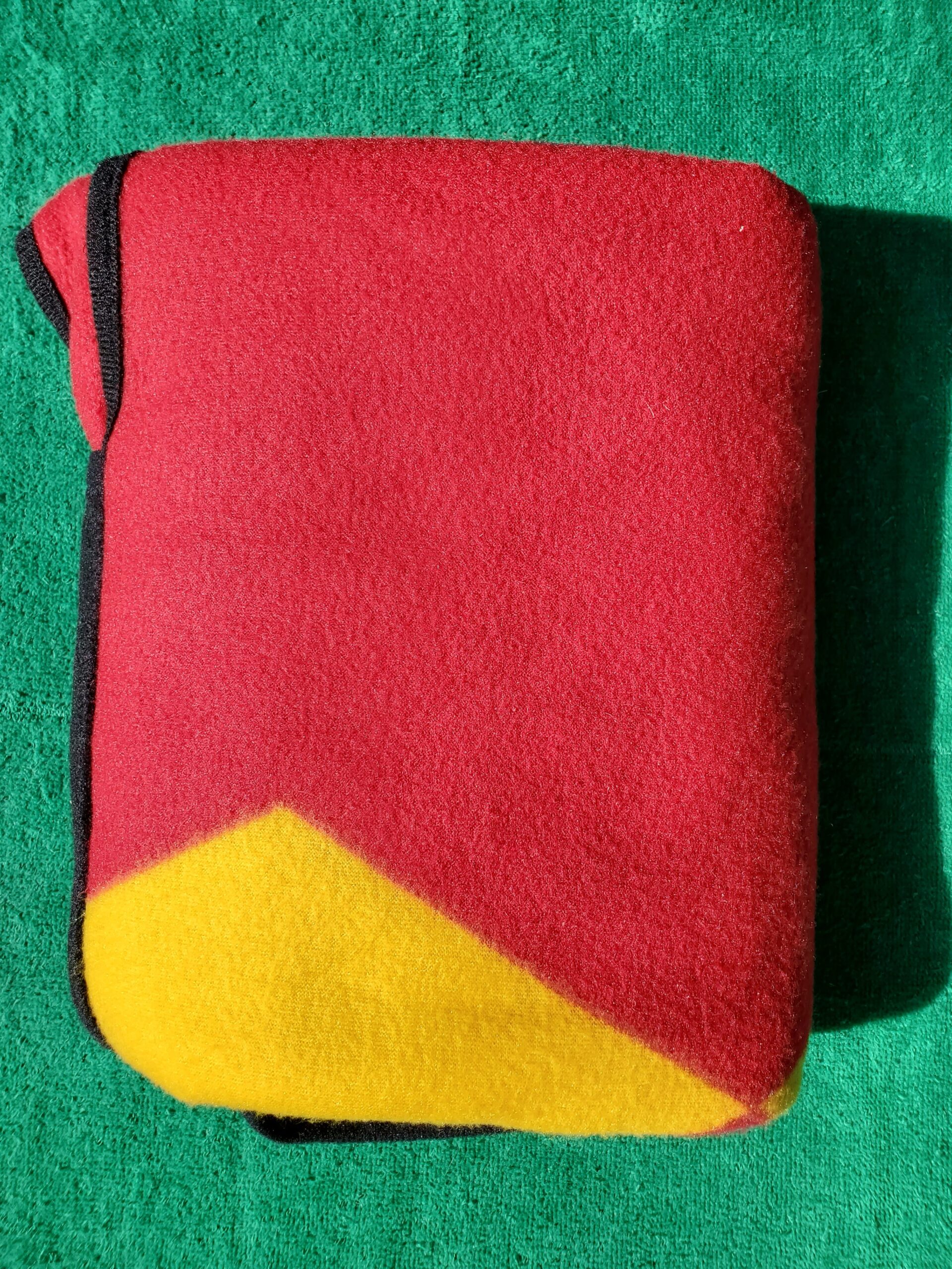 Harry Potter Gryffindor Throw - 2013 Loot Crate Exclusive Wizarding World Picnic Blanet - Image 3