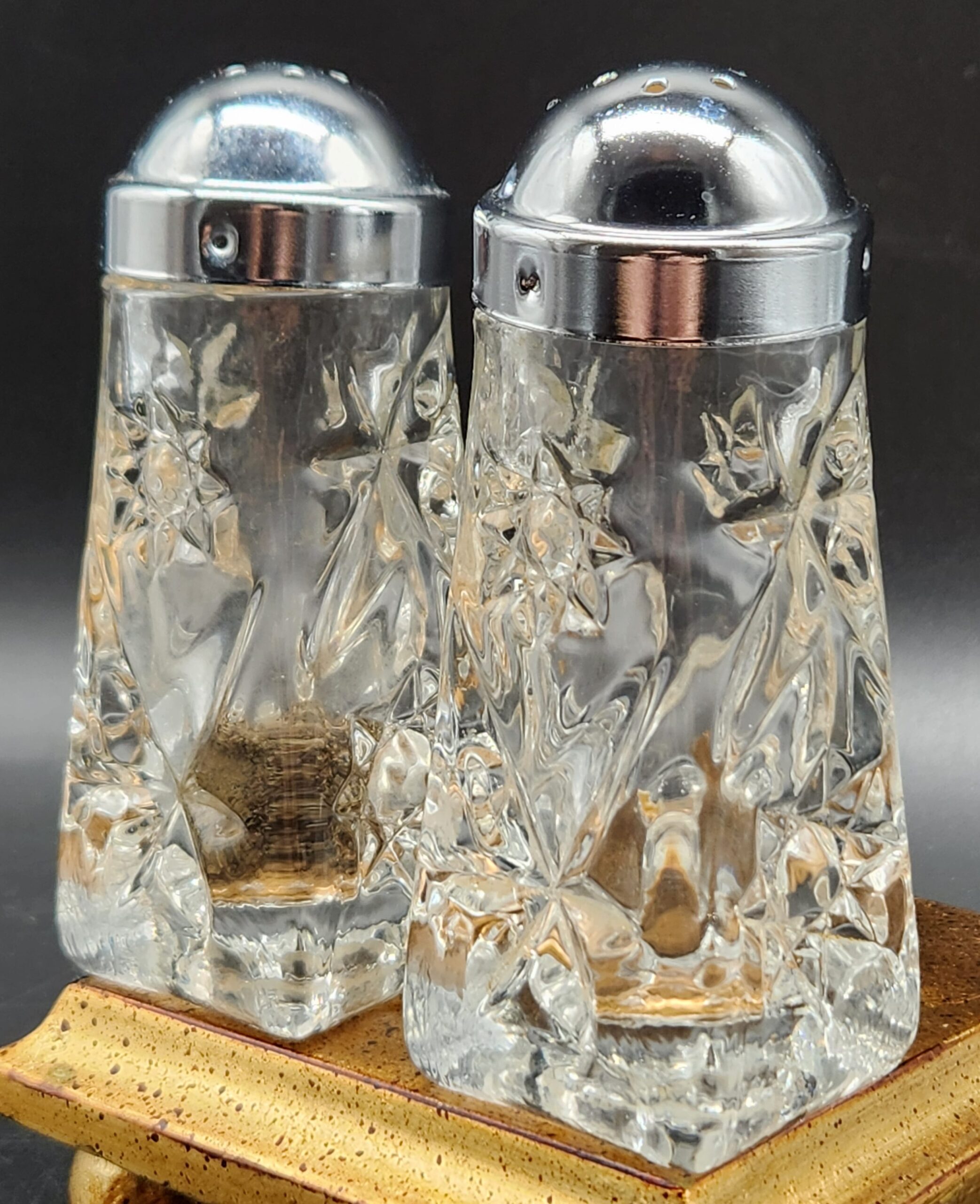 Anchor Hocking "Star of David" - Early American Presscut - Salt & Pepper Shakers - c. 1960s - Image 3
