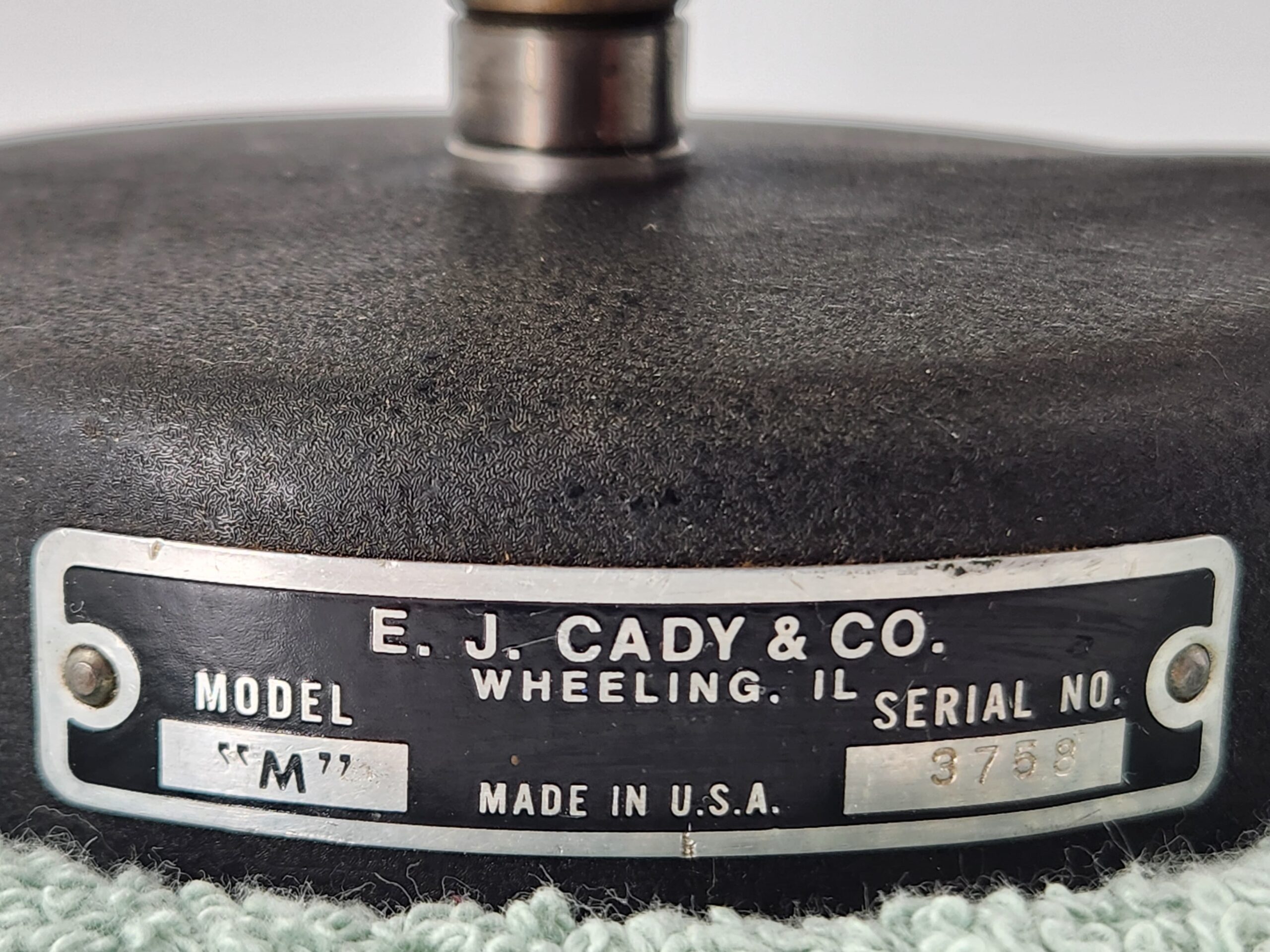 E.J. Cady & Company M Model Cast Iron Bench Micrometer - Image 4