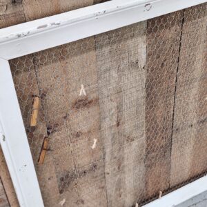 Rustic Cottagecore Wall-Mounted Chippy White Photo Frame / Memo Board - Chicken Wire