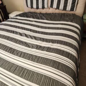 Comforter & Pillowcase Set Gray / White Striped Ruffled Textured
