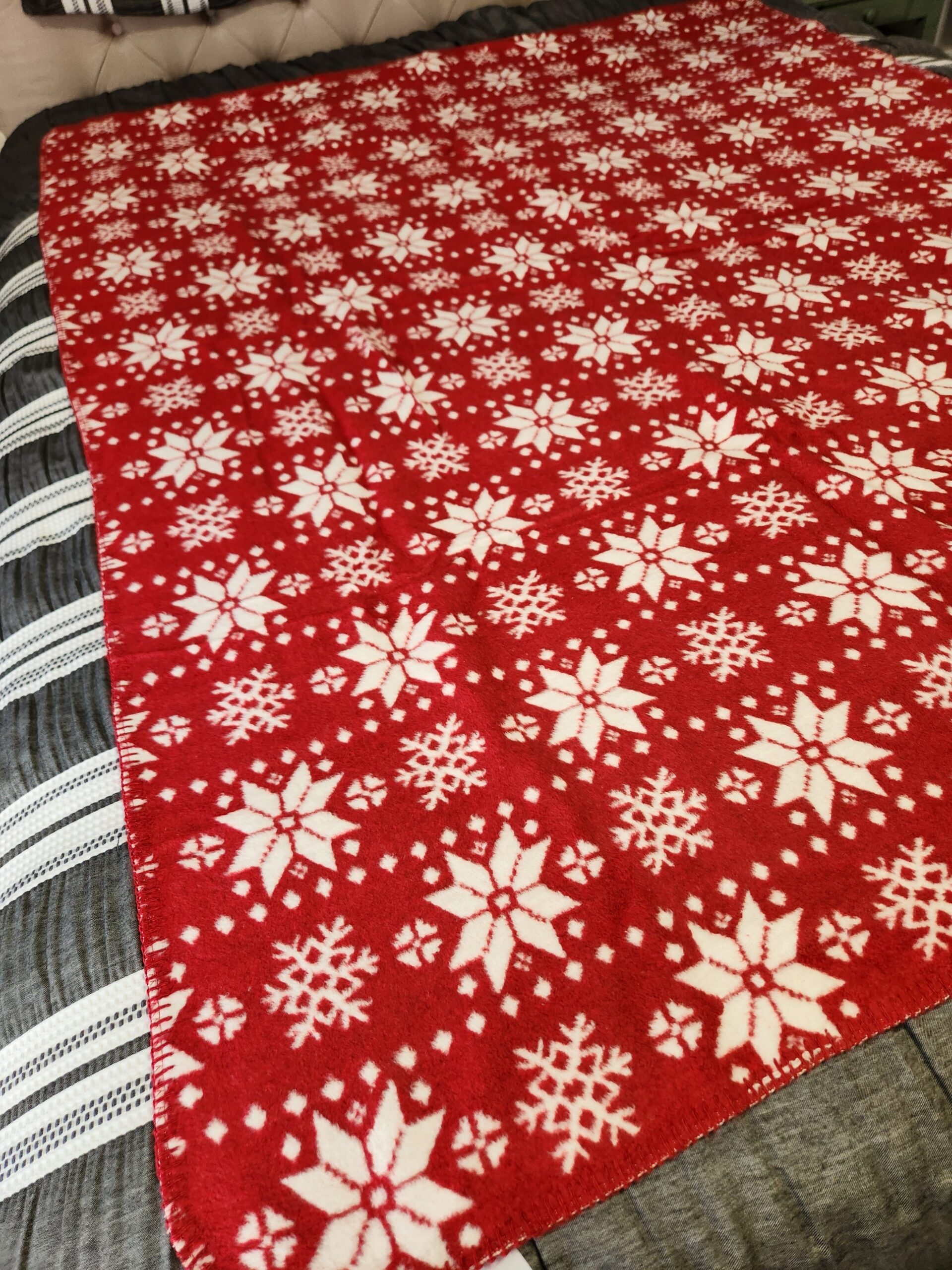 DOCOFIL Cotton Blend Reversible Christmas Winter Throw Blanket Soft