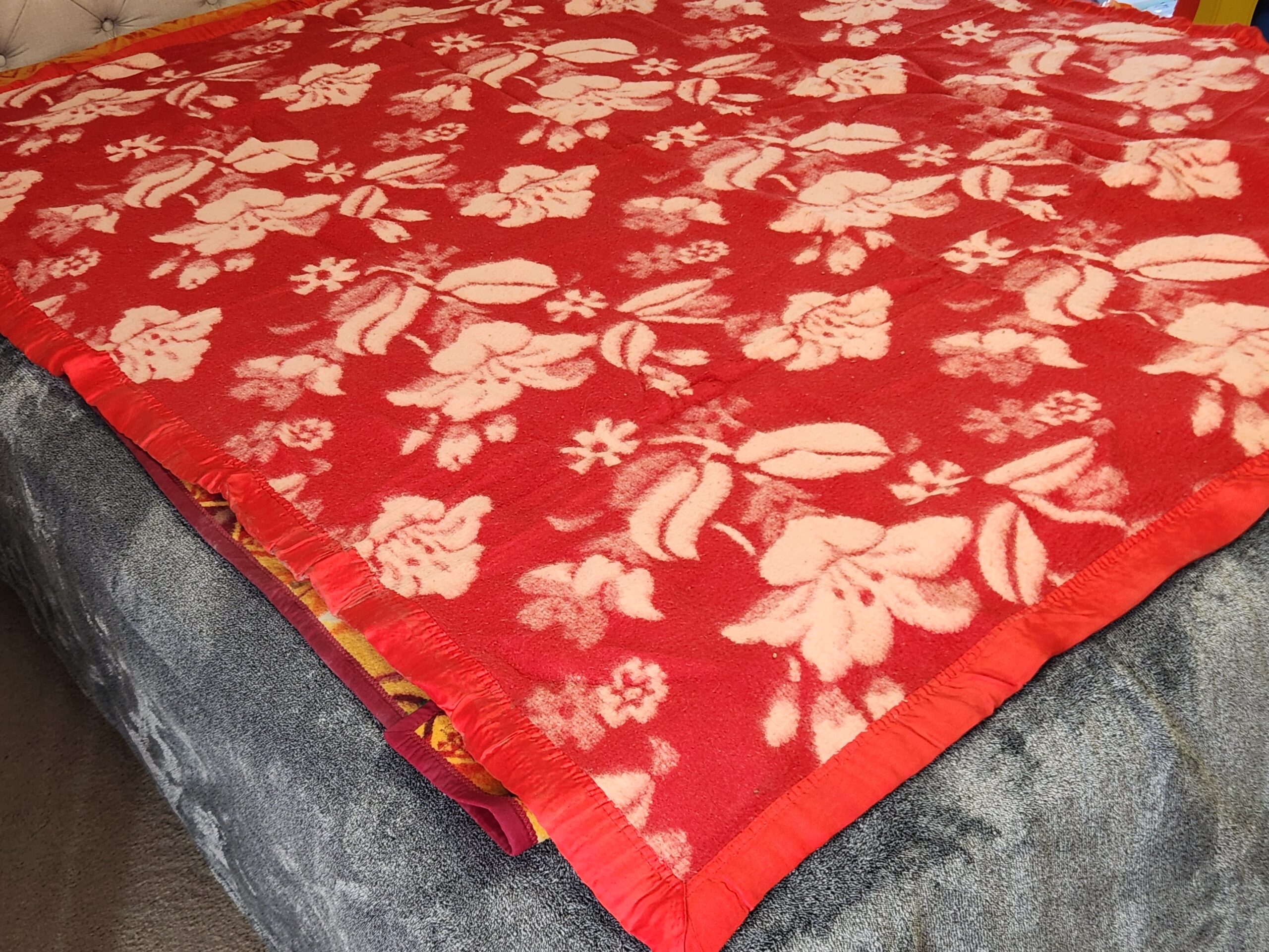 Yunnan Dali Wool Textile Factory Vintage Warm two-tone Oriental Flower Blanket - Image 3