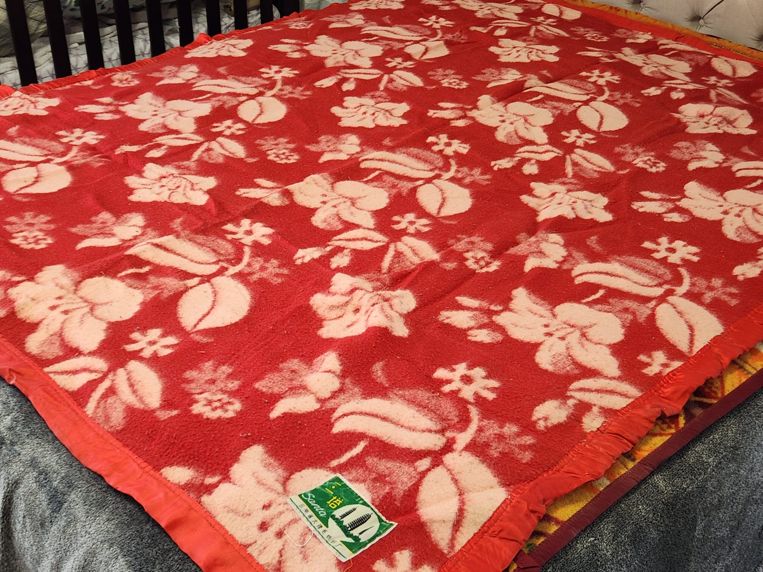 Yunnan Dali Wool Textile Factory Vintage Warm two-tone Oriental Flower Blanket