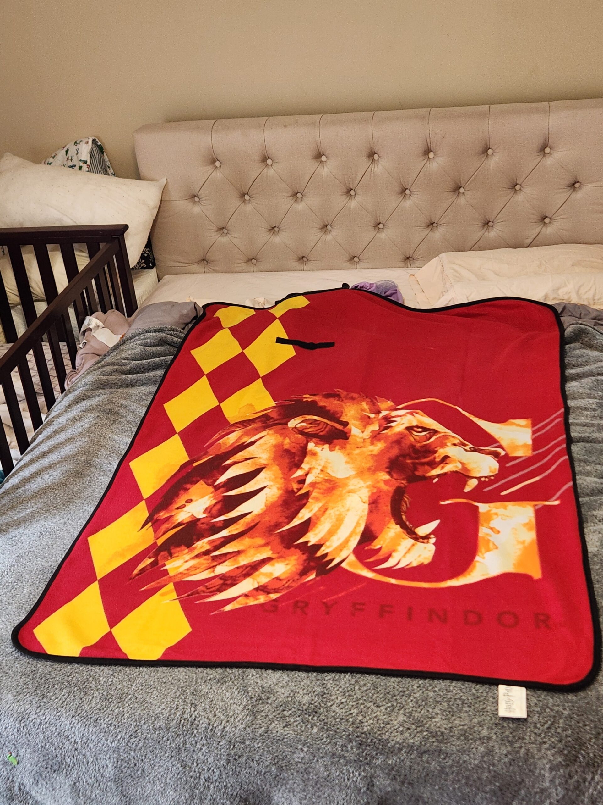 Harry Potter Gryffindor Throw - 2013 Loot Crate Exclusive Wizarding World Picnic Blanet