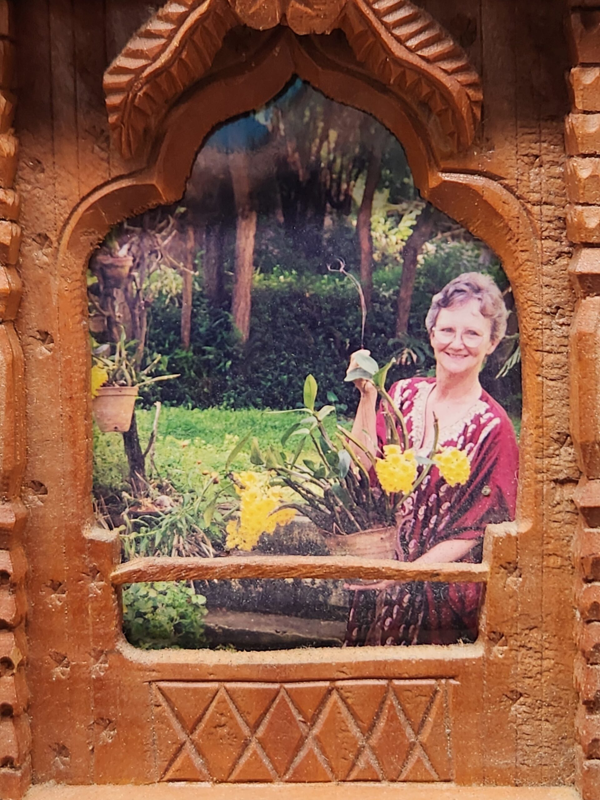 Mid-1900's Japanese Hand Carved Temple Picture Frame - Image 5