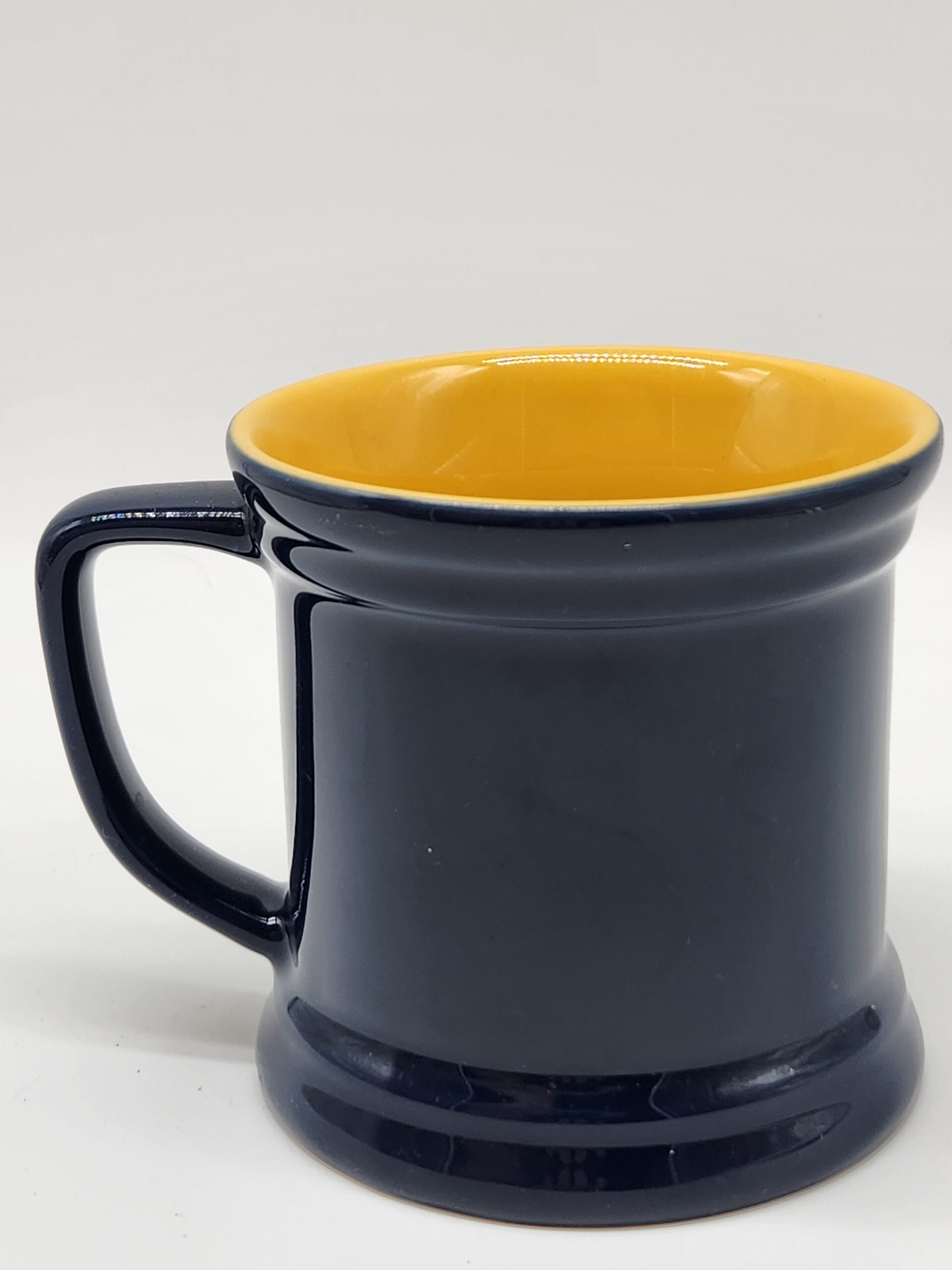 University of Notre Dame UNUSED officially Licensed Embossed Coffee Mug - Image 2