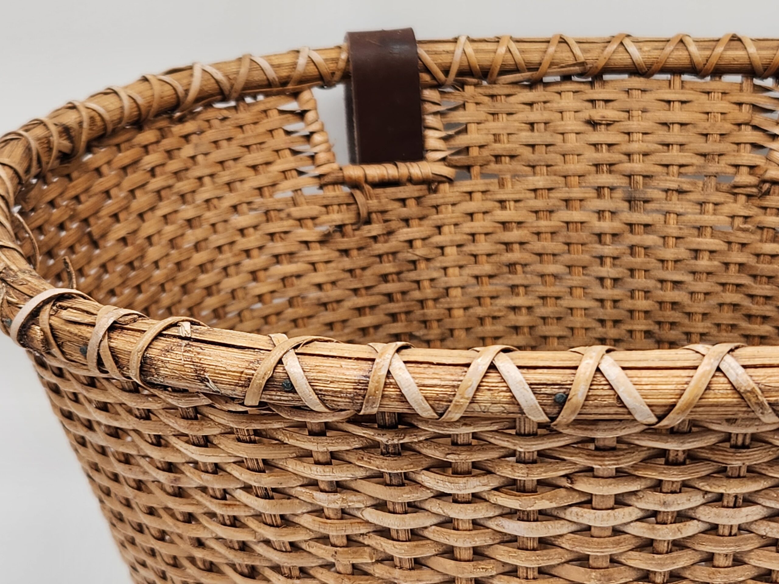 Nantucket Bike Basket Co. Lightship Oval Vintage Bicycle Basket - Image 3