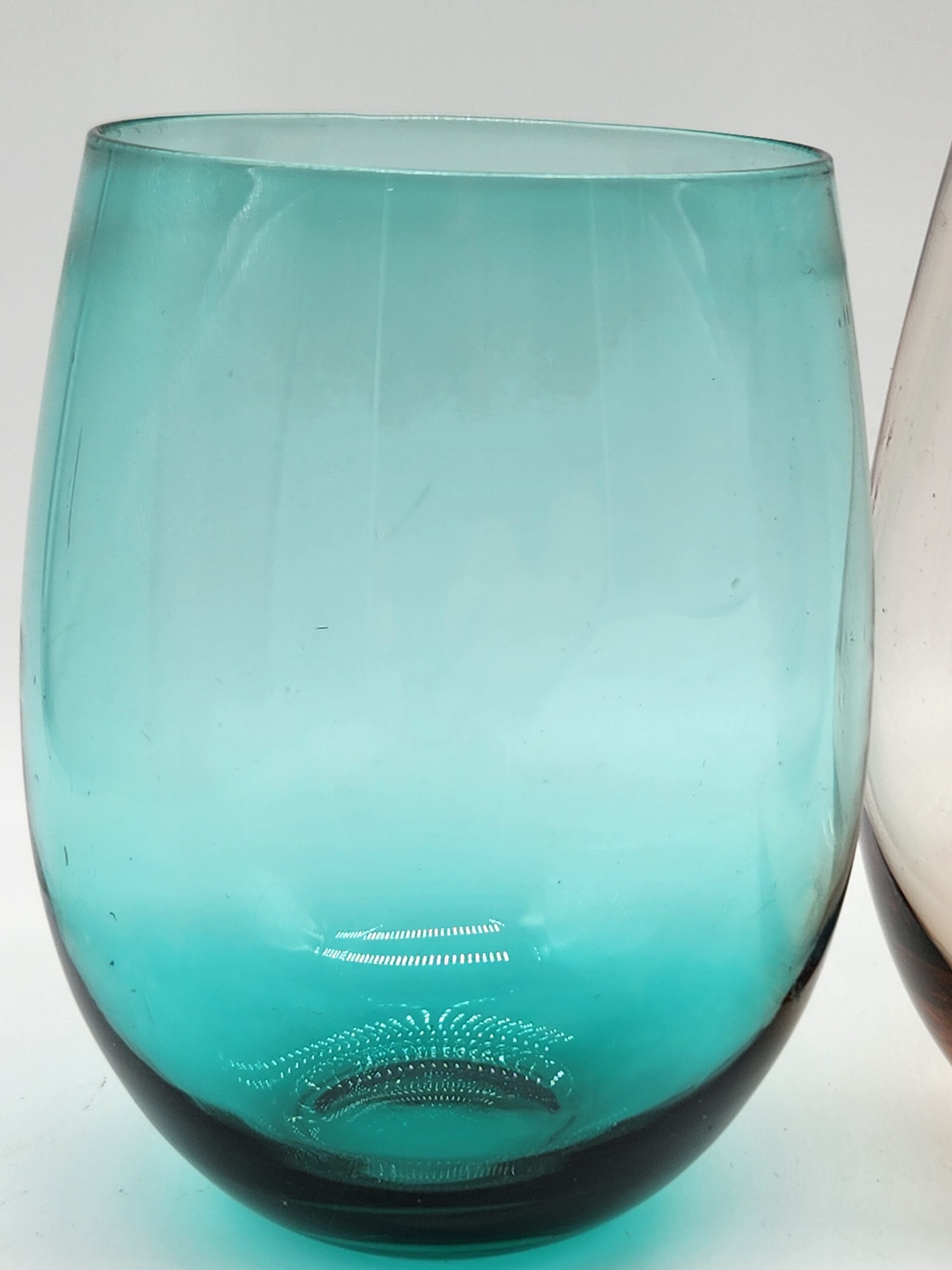 JoyJolt Hue Set of 4 Hand-Blown Crystal Stemless Wine Glasses - Image 6