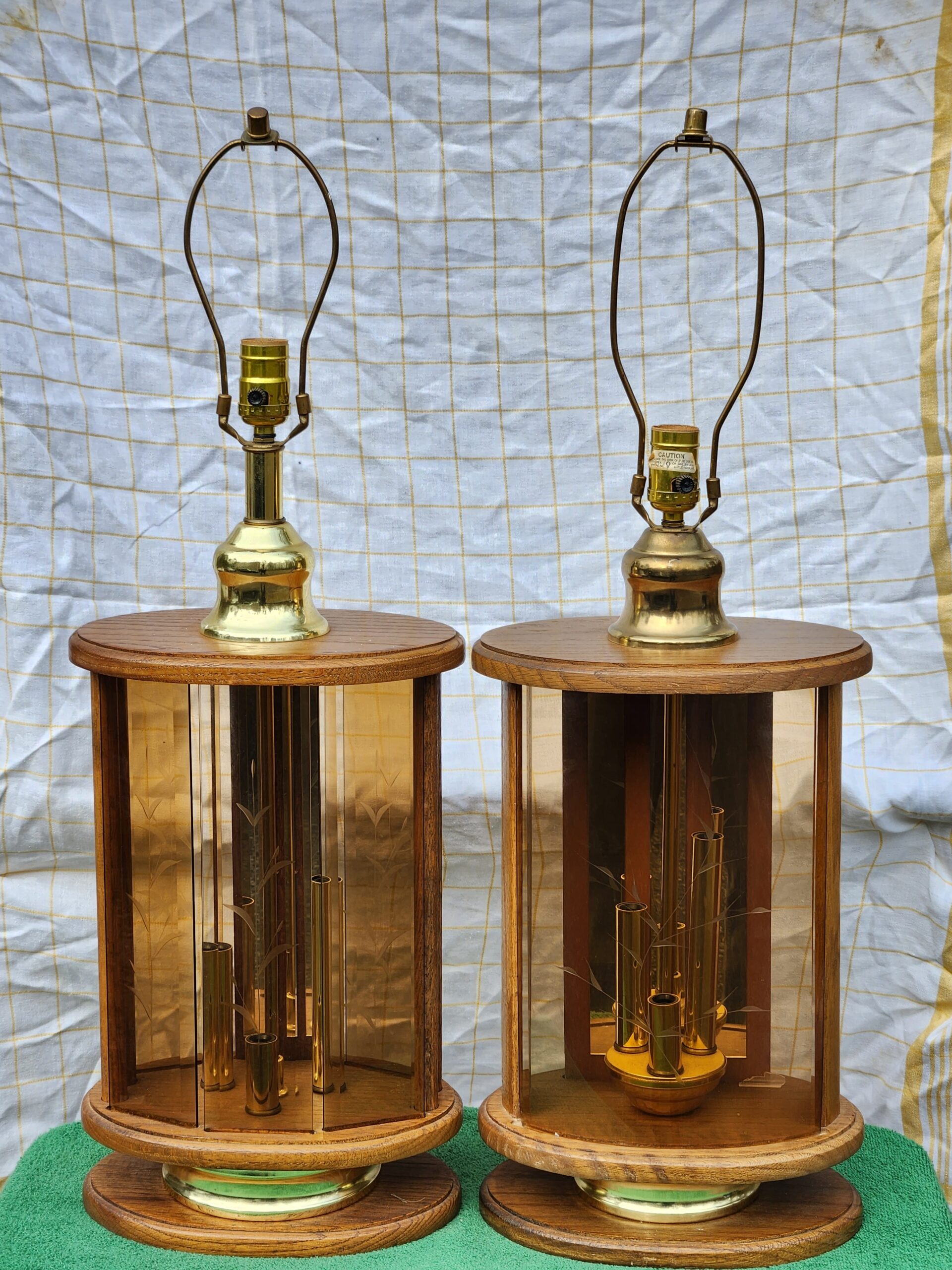 1980's Don Ward Oak/Brass/Etched Amber Glass 3-Way, 4-Light Table Lamps Set - Image 2