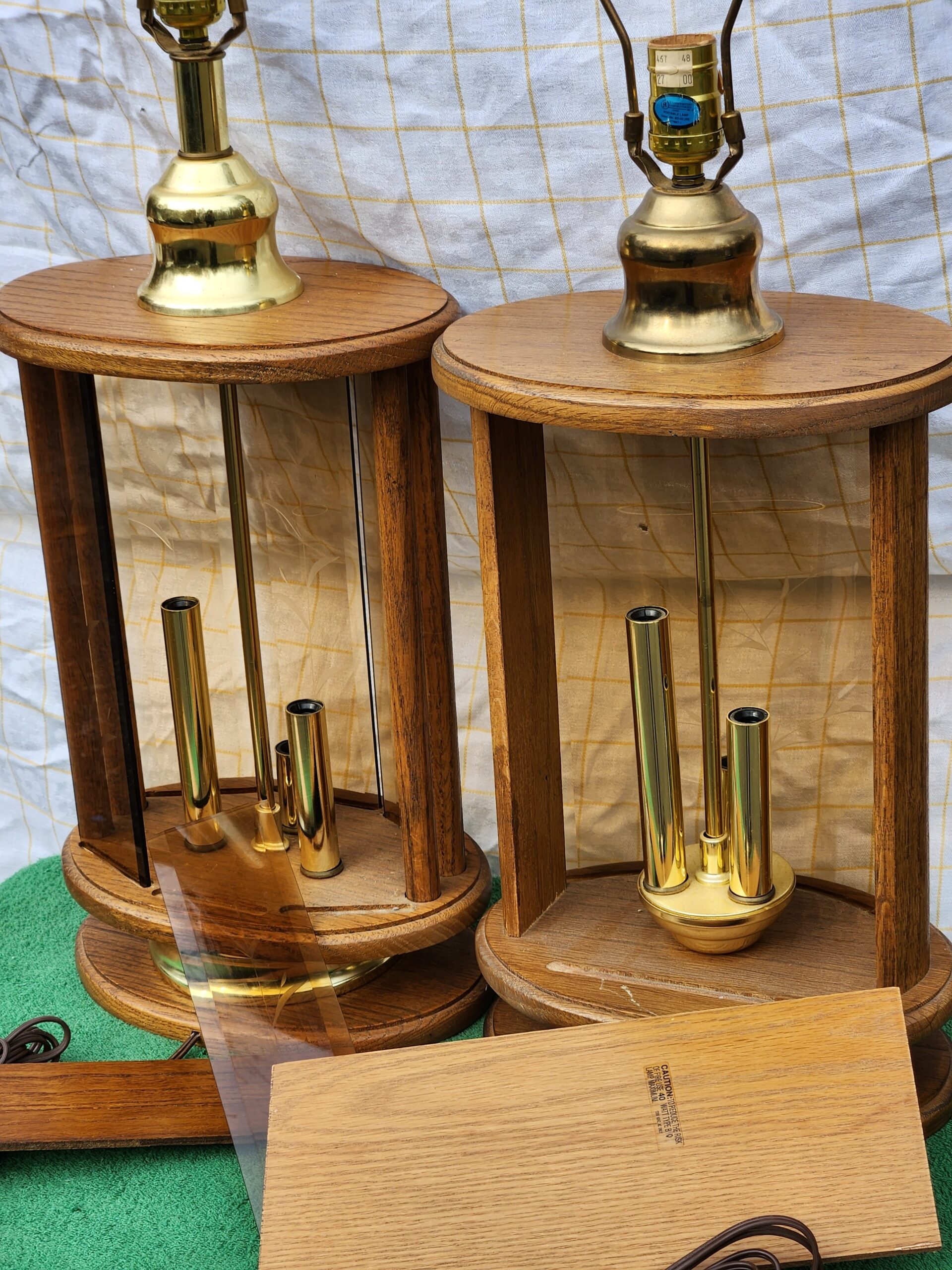 1980's Don Ward Oak/Brass/Etched Amber Glass 3-Way, 4-Light Table Lamps Set - Image 9