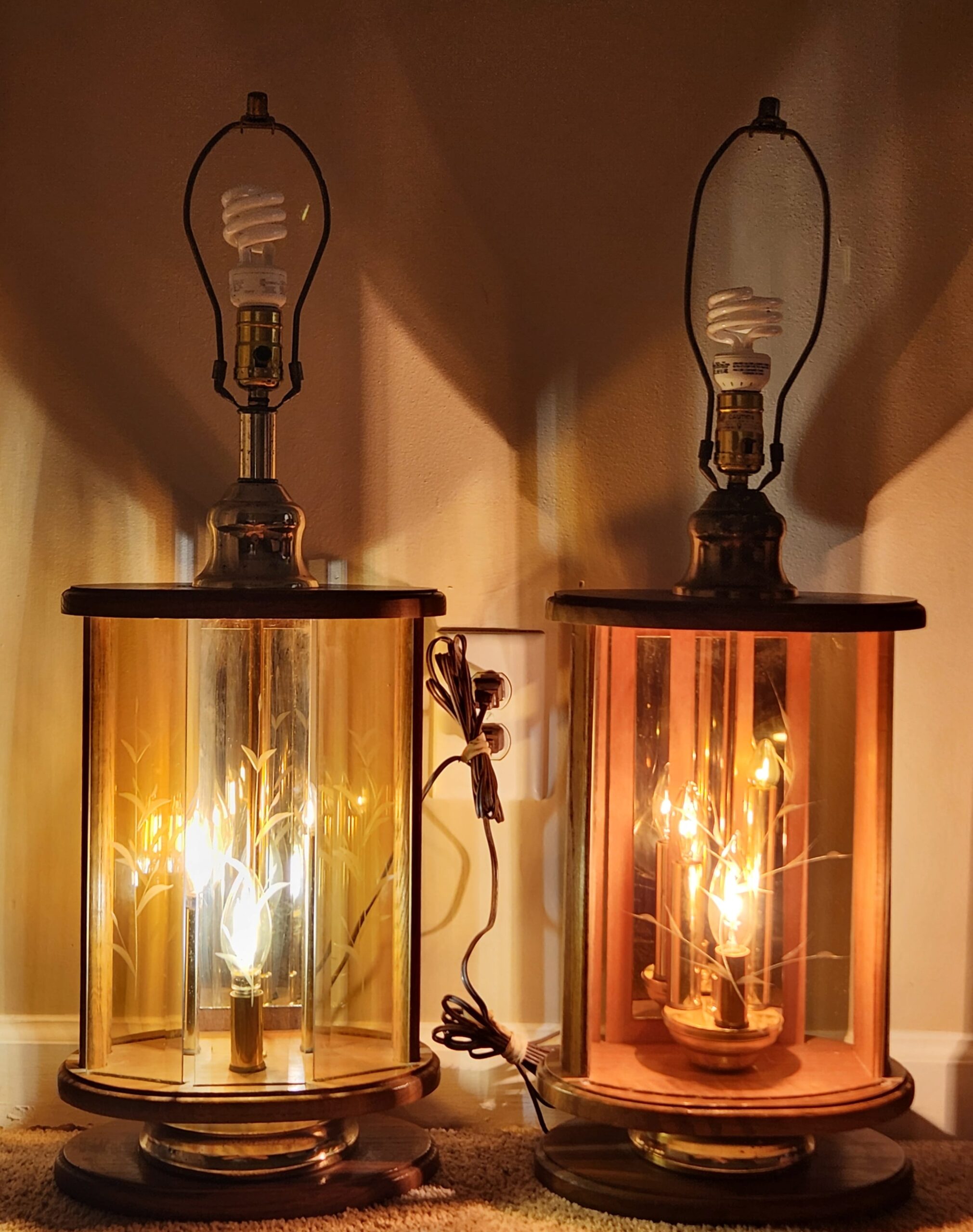 1980's Don Ward Oak/Brass/Etched Amber Glass 3-Way, 4-Light Table Lamps Set - Image 11