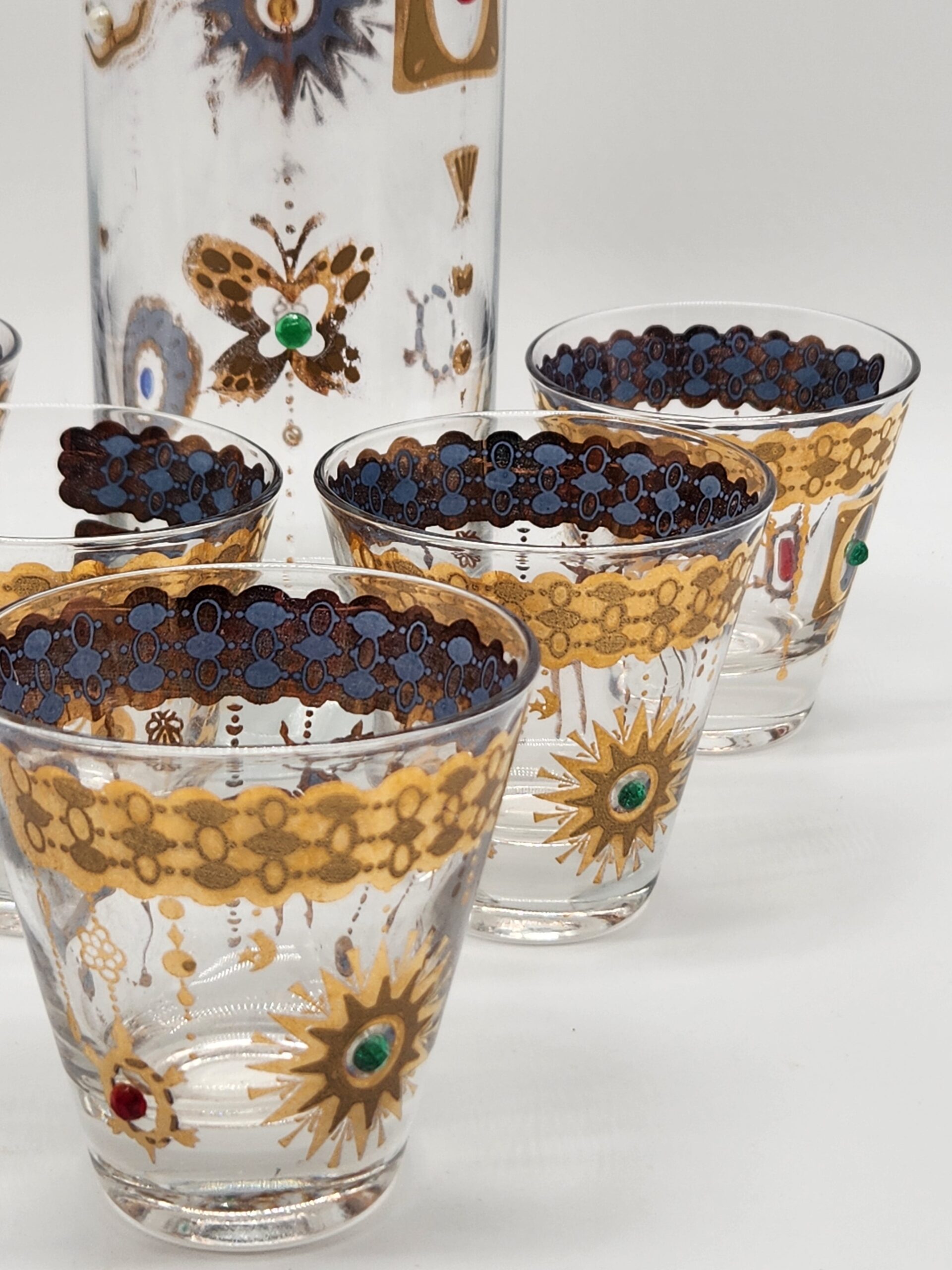 Rare Culver 1960s 22-Karat Gold Charm Bracelet Cocktail Pitcher & 5 Rocks Glasses - Image 4