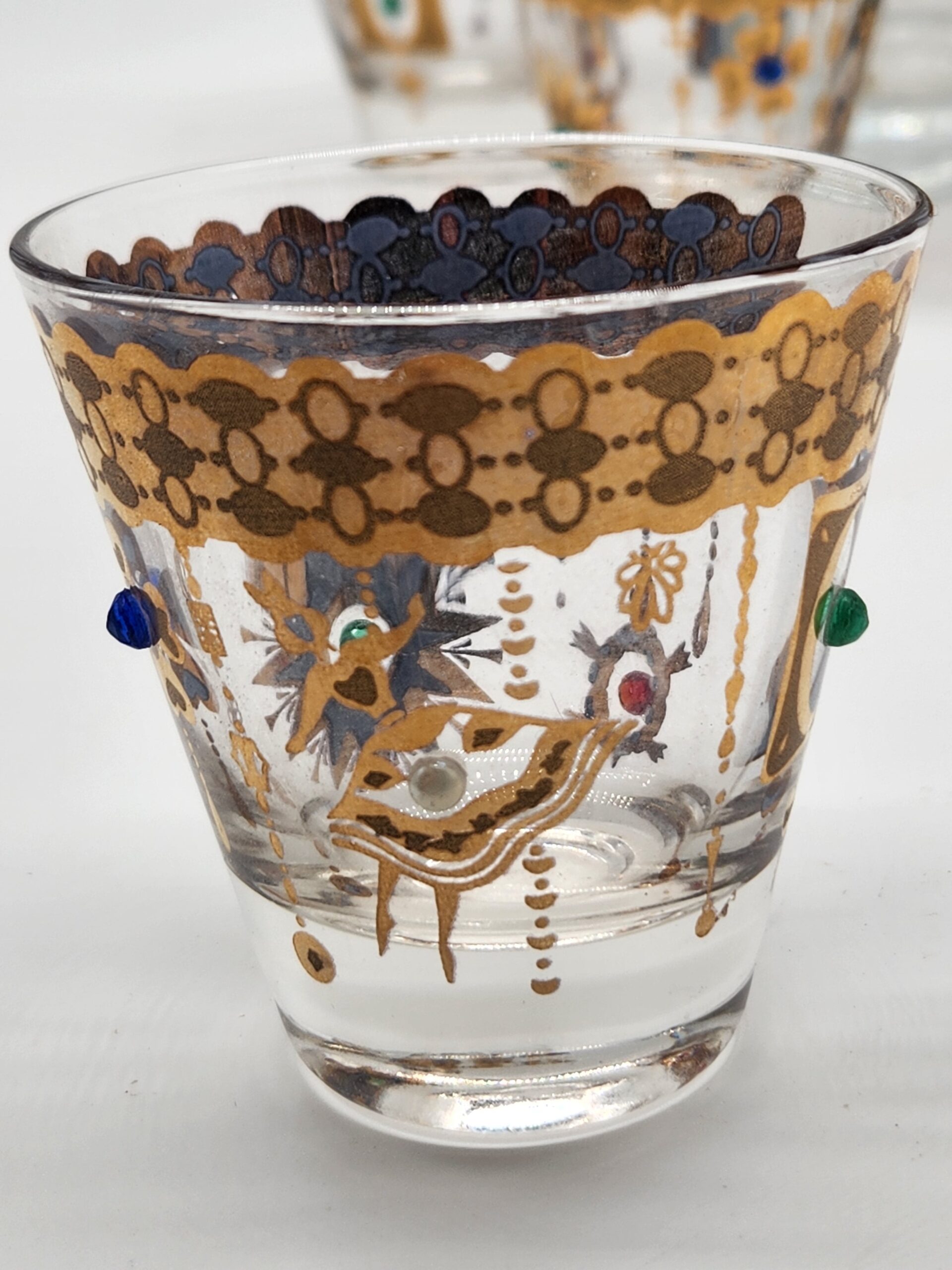 Rare Culver 1960s 22-Karat Gold Charm Bracelet Cocktail Pitcher & 5 Rocks Glasses - Image 5