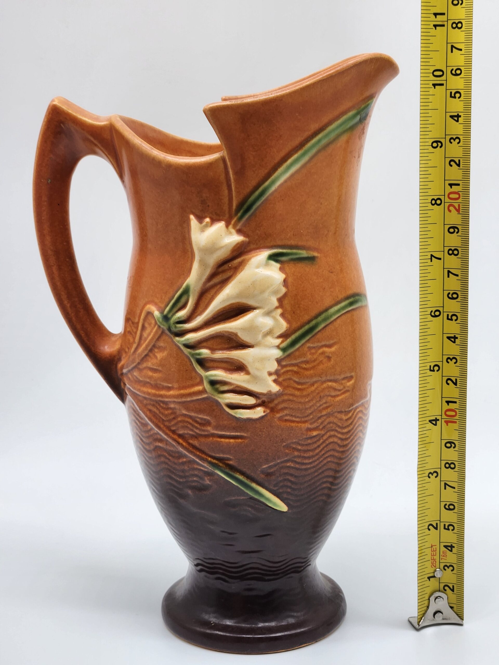 1945 Roseville Pottery Ewer From the Freesia Line - Model 20-10 - Image 9