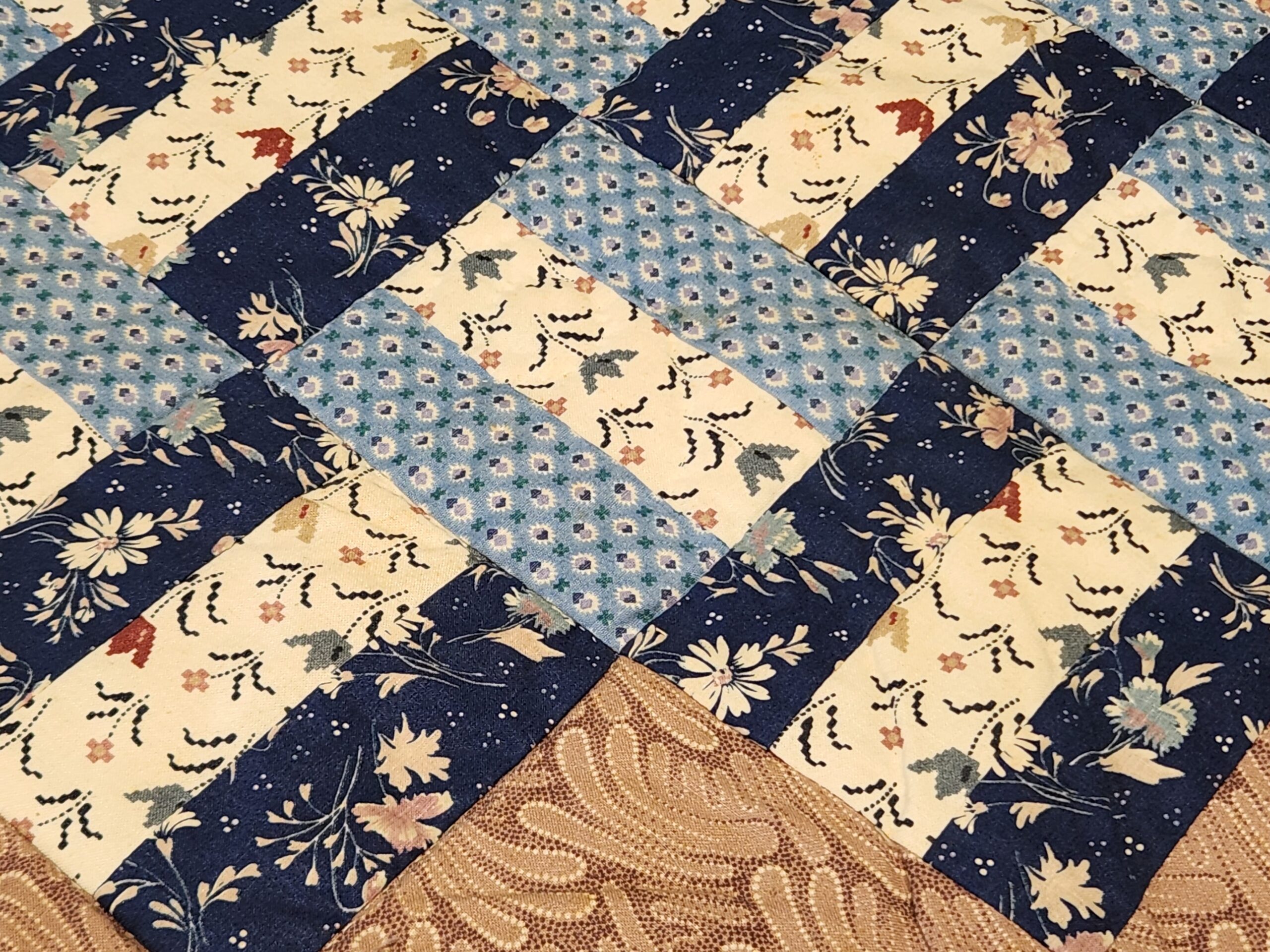 Vintage 1988 Signed Handmade Blue Calico Quilt Triple Rail Fence w/ Appliquéd Flower - Image 6