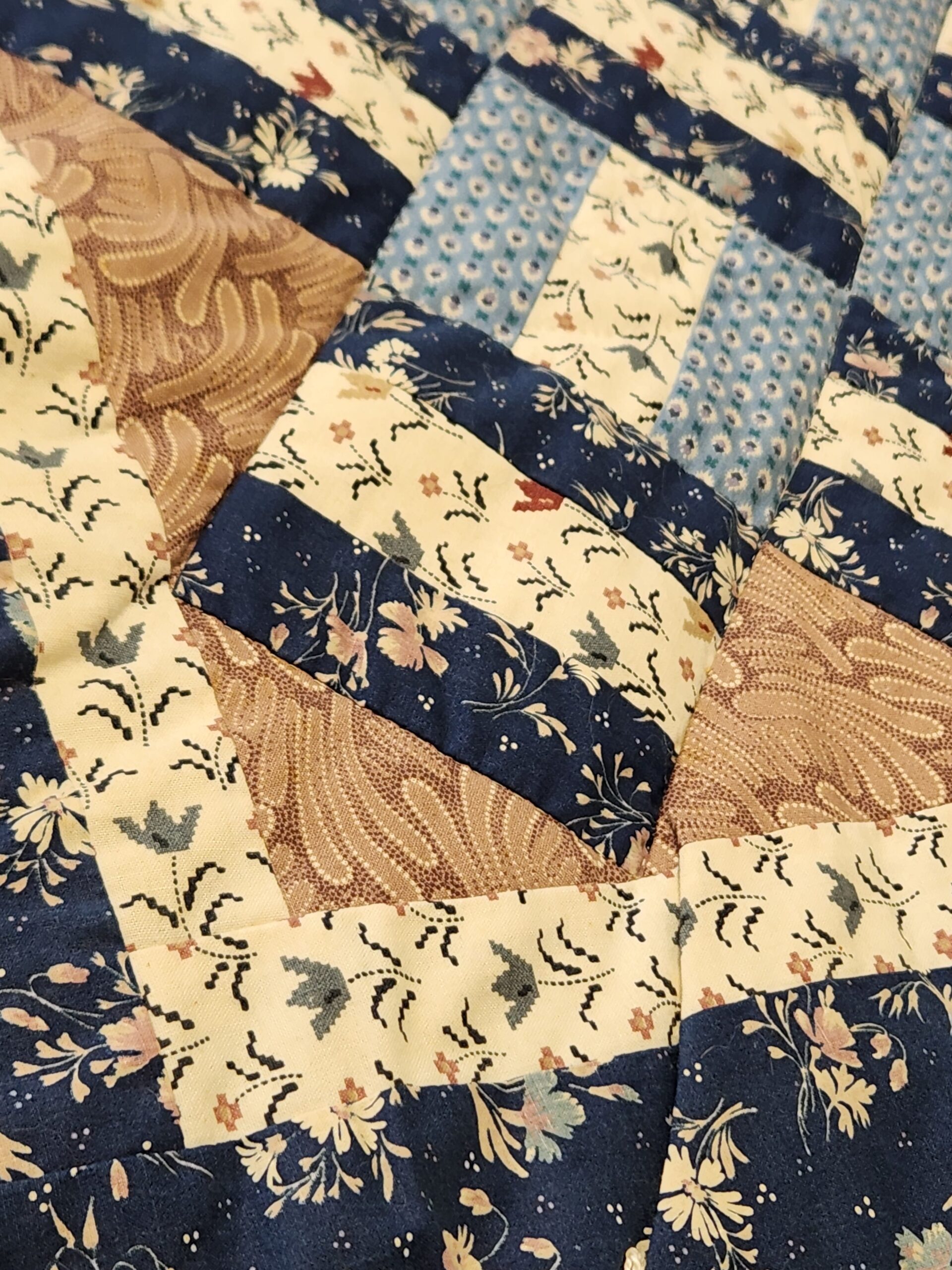 Vintage 1988 Signed Handmade Blue Calico Quilt Triple Rail Fence w/ Appliquéd Flower - Image 7